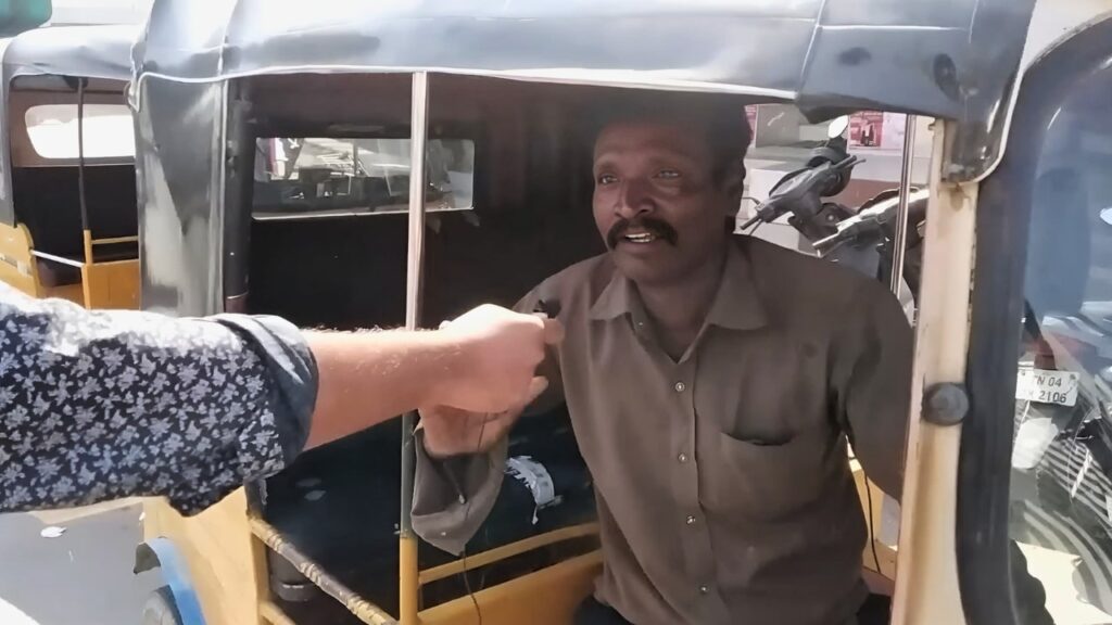 Interview with an auto rickshaw driver for Makkalin Kural, highlighting social media expert I-PAC.